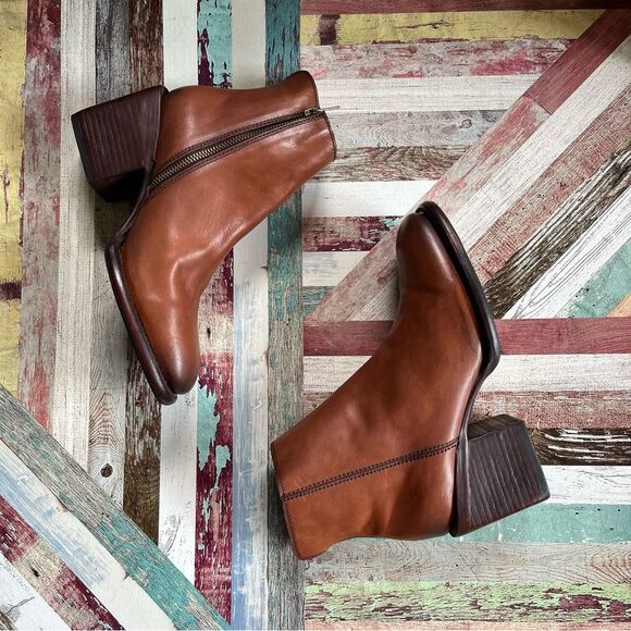 Sutro Polk Leather Booties Boots Chunky Heel Inside Zip Burnish Brown EUC 8 - Picture 4 of 11